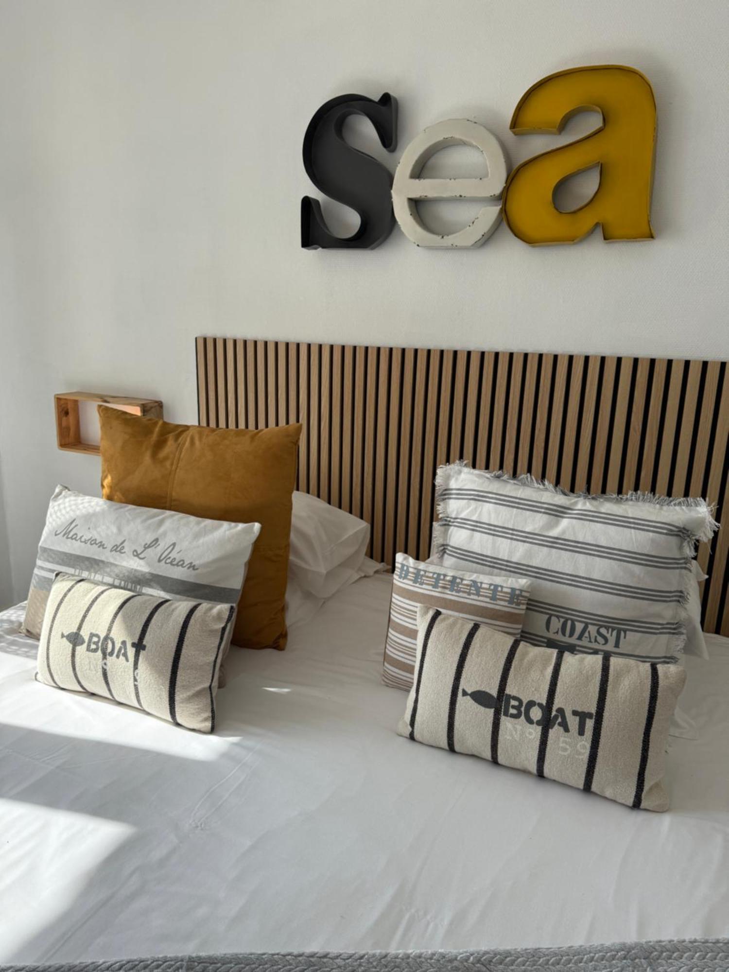 Face Aux Flots Hotel ลาโกตินิแยร์ ภายนอก รูปภาพ